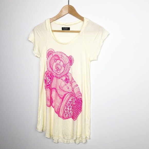 𝅺Lauren Moshi cream graphic T-shirt with pink graphic bear on front - Picture 3 of 10